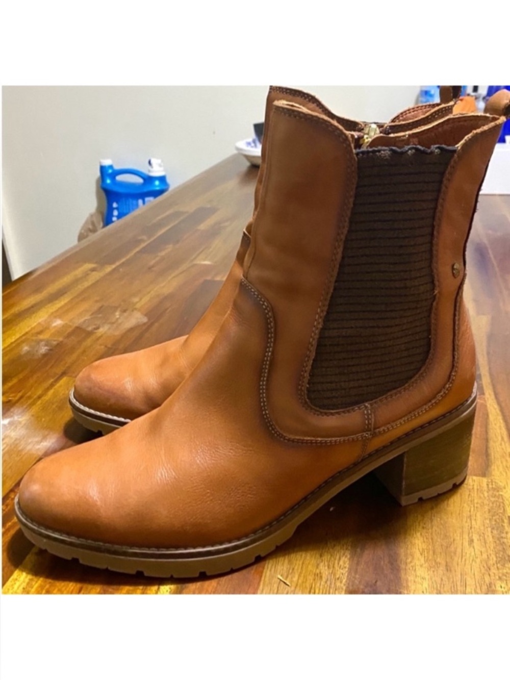 NWT. Pikolinos Brown Leather genuine leather Ankle
Boots very comfortable .